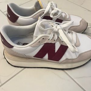 New Balance women size 8 237 shoes. Worn only a few times.